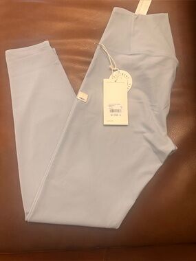 NWT Vuori AllTheFeels™ Legging Sz Medium Eggshell Blue